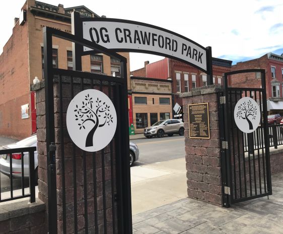 O.G. Crawford Park Entrance featuring 18